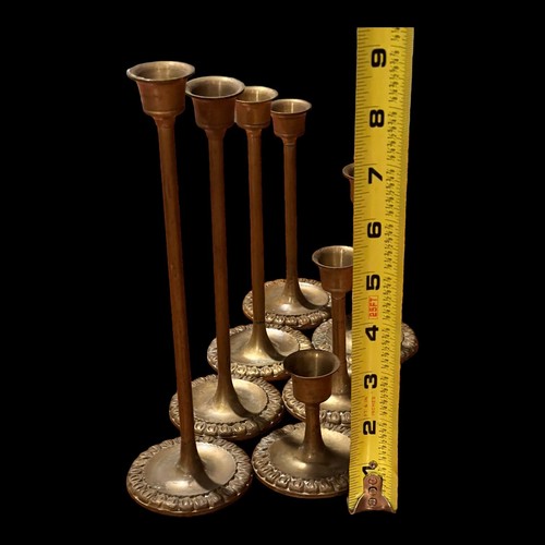 Set of Seven Antique Skinny Tall Tulip Brass Candlestick Holders Primitive Decor - Foto 7 di 8