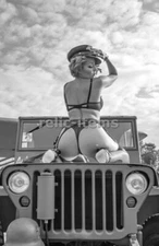 WW2 PICTURE PHOTO PINUP WILLY JEEP PIN UP 6734