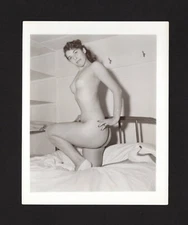 PRETTY YOUNG RISQUE C1950 VIXEN RETRO BUNNY YEAGER BEDROOM SILVER GELATIN PHOTO