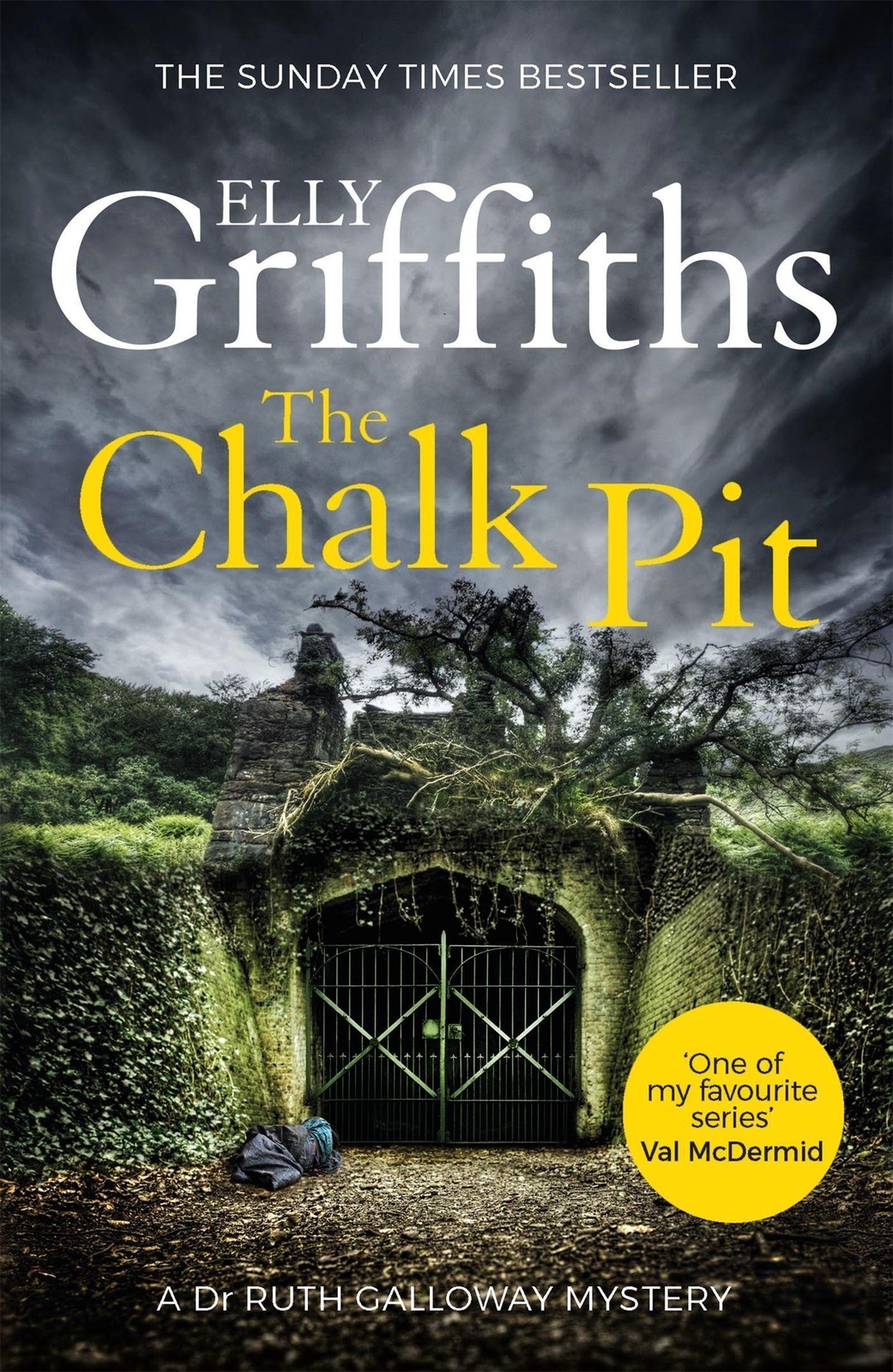 Thumbnail - Elly Griffiths / The Chalk Pit / 9781784296629