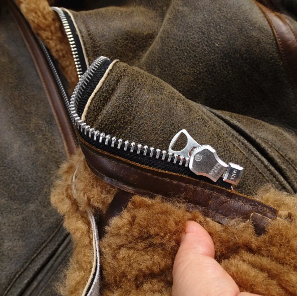 Chaqueta de bombardero B3 para hombre piel de oveja calce ajustado piel corta estilo militar gruesa cálida Foto 4 de 4