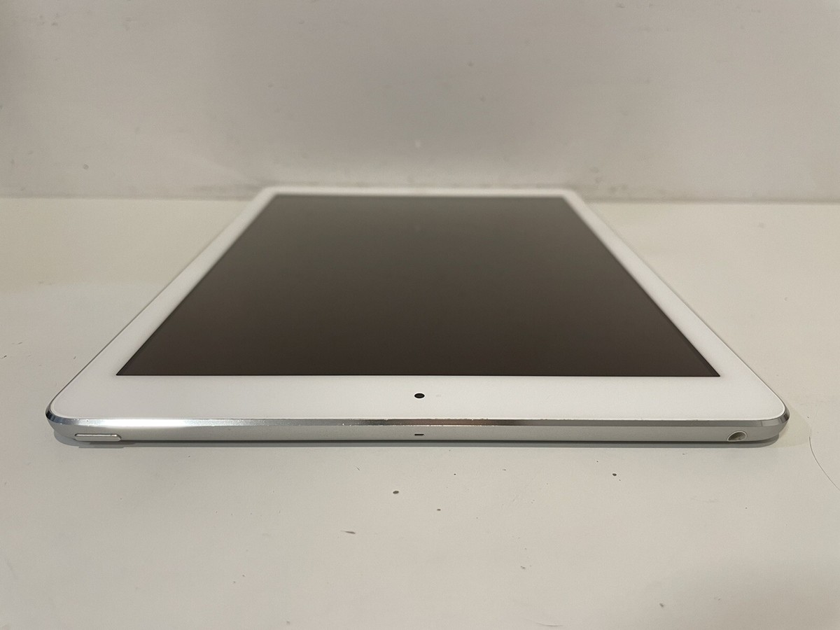 Apple iPad Air 1st Generation 16GB, Wi-Fi, 9.7in - Silver