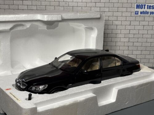 1:18 *EN CAJA* KYOSHO BMW 550i Facelift E60 (Negro) ¡COCHE MODELO LHD! *5 Series*! - Imagen 12 de 13