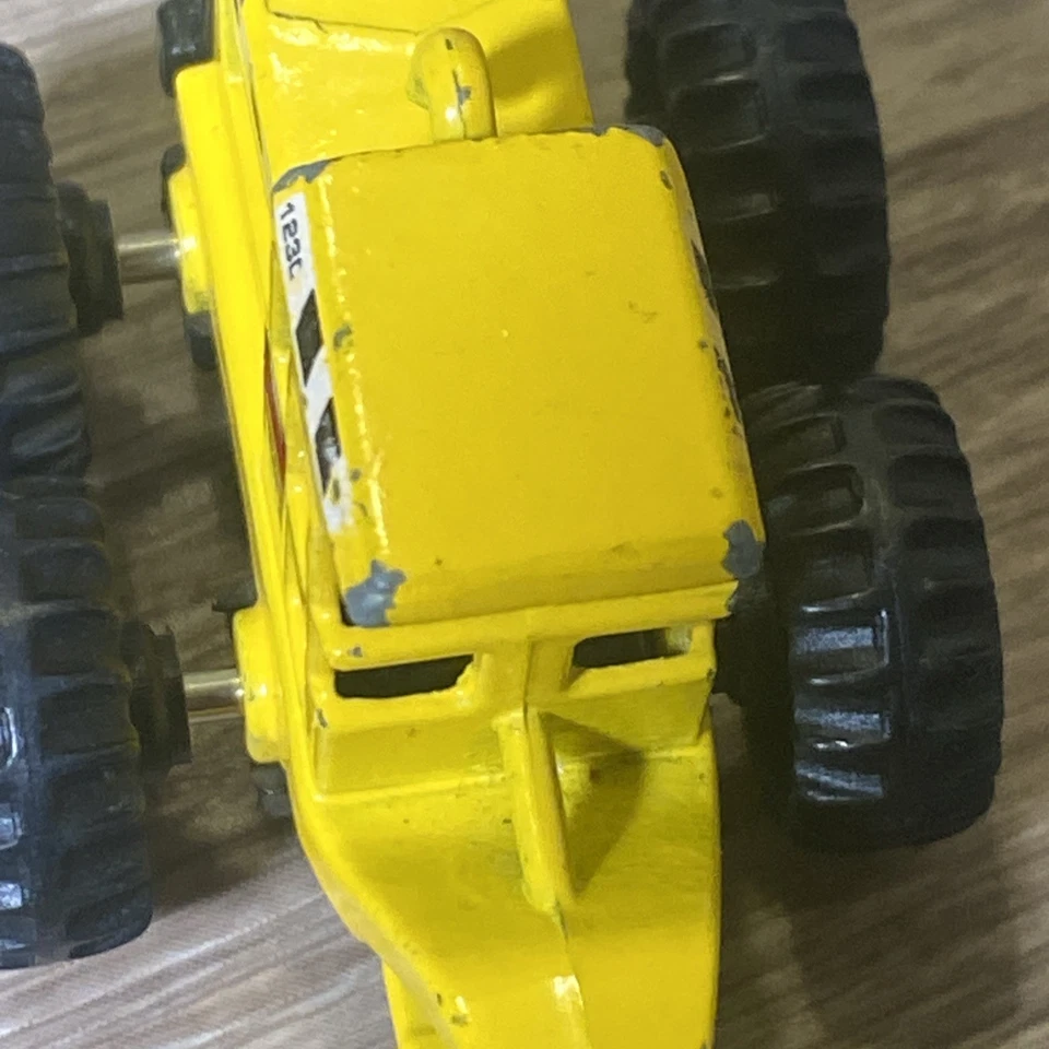 Maisto Tonka Hasbro 1998 Mini Road Grader Yellow Diecast 1:64 Vintage Toy - Image 3 of 4