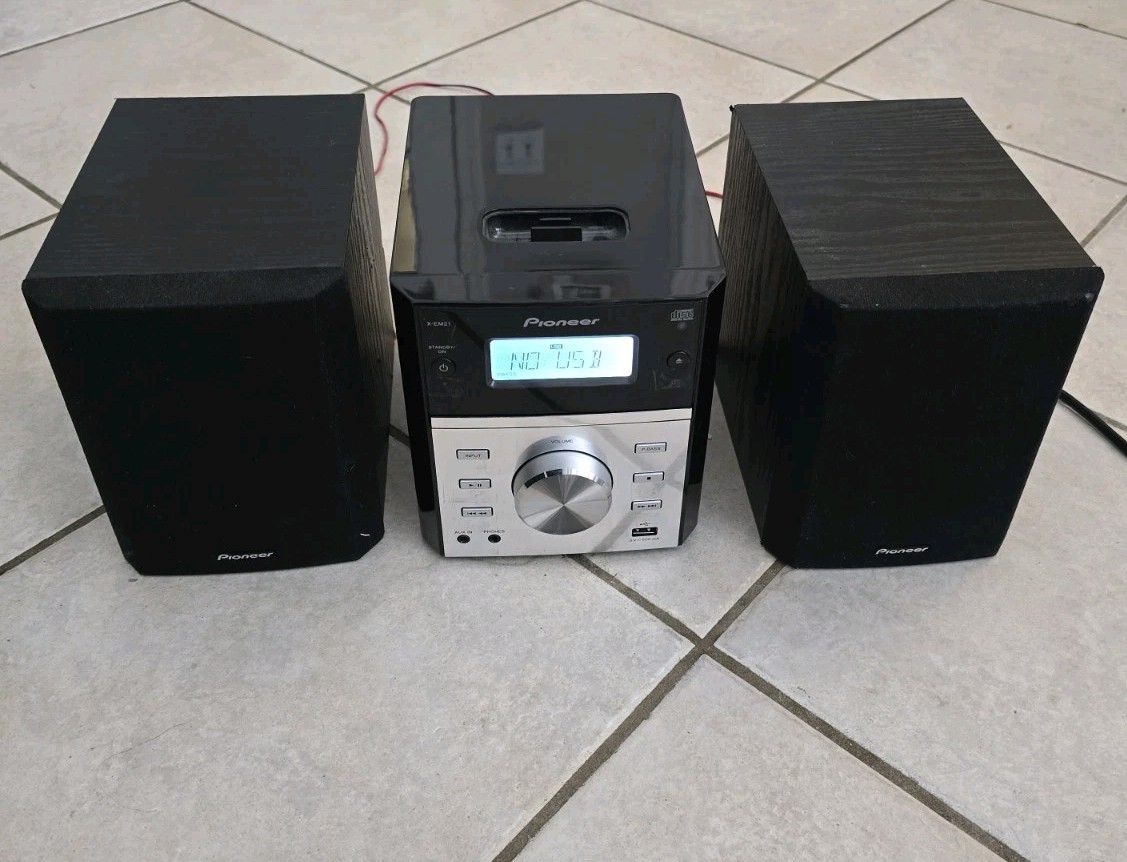 Pioneer X-EM21 Micro HiFi CD FM Stereo w/ iPod USB
