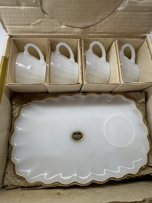 Anchor Hocking Golden Shell Milk White 8 Piece Classic Snack Set 22K w Box