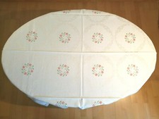 Tischdecke 1,35m x 2,35m Baumwoll-Damast hell-beige Blumen Stickerei Borte MS157