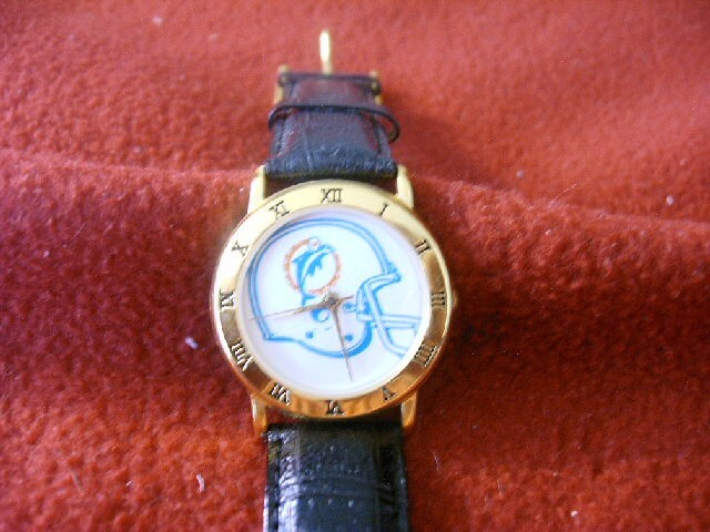 Vintage Miami Dolphins NFL Team Mascot Men's Wrist Watch NEW