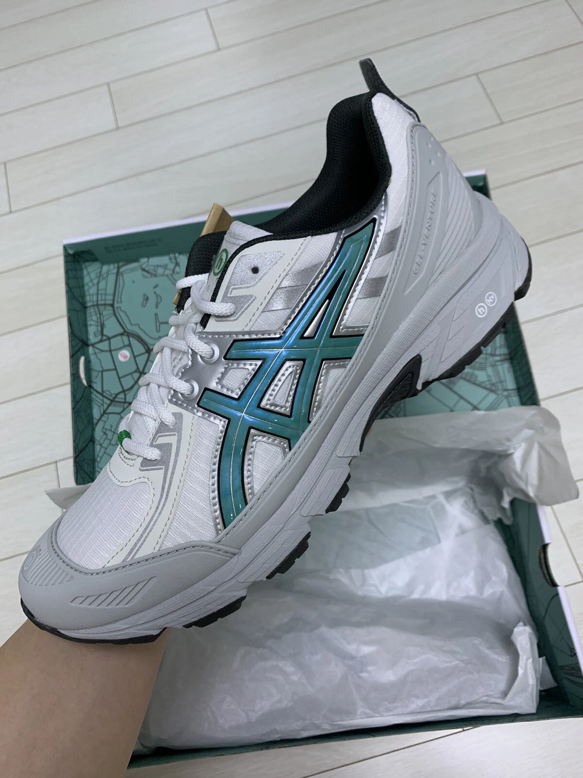 ASICS Hidden NY x Gel Venture 6 scudo