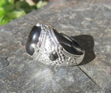 Ω Ring Onyx schwarz französische Lilie Zeichen der Monarchie Silber 925 Gr 19,7