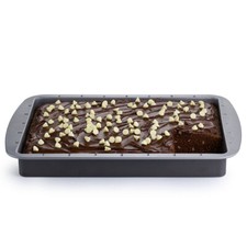 Lakeland Traybake Cake Tin - Perfect For Brownies, Flapjack and Lemon Drizzle