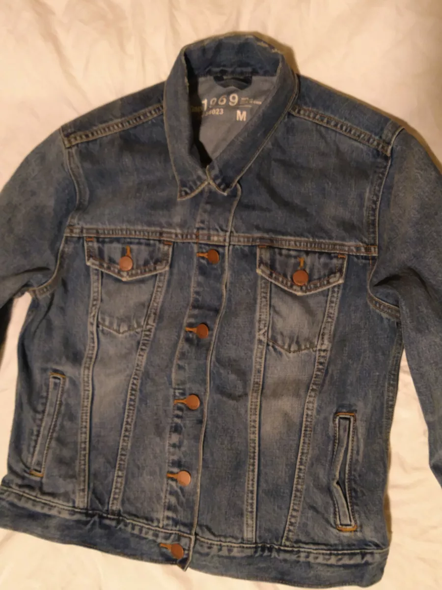 Gap 1969 Blue Lightly Distressed Denim Jean Jacket Size Medium RN 54023