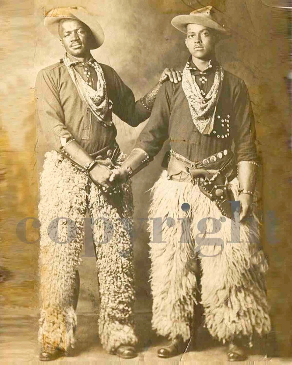 who do cowboys wear chaps