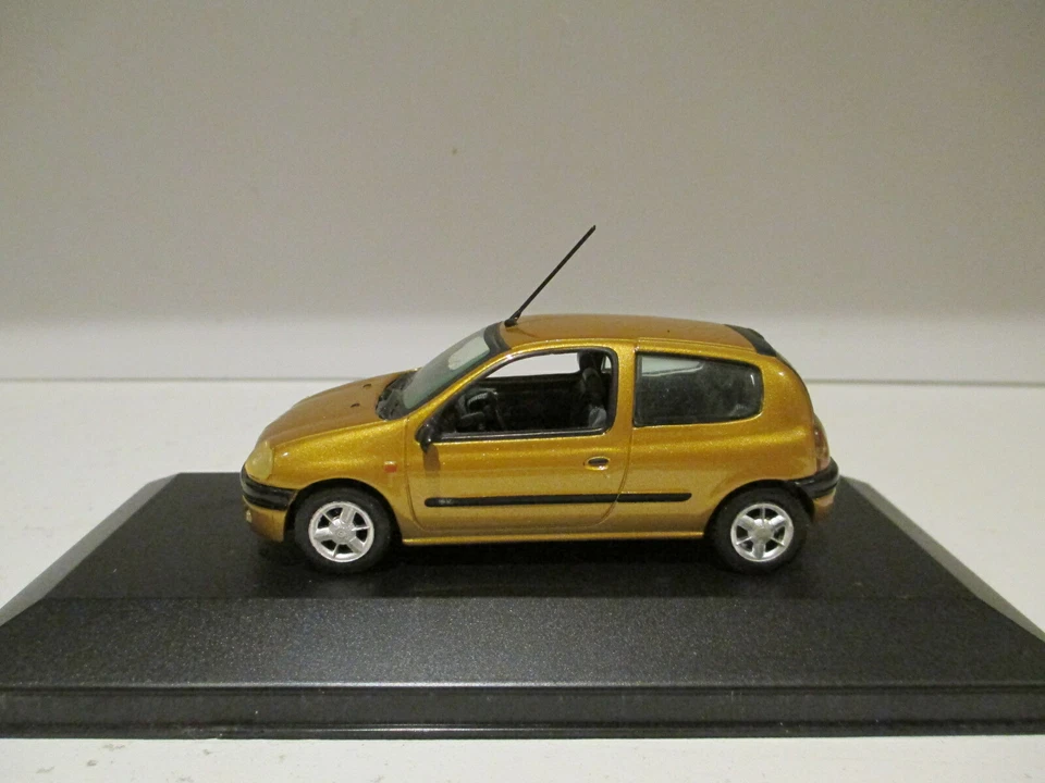 RENAULT CLIO 2 / II Jaune Or Gold 3 Portes Phase 1 de 1998 par VITESSE au 1/43 - Photo 3/4