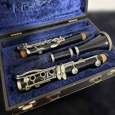 Buffet Crampon Clarinet B12 with case Maintainance Needed
