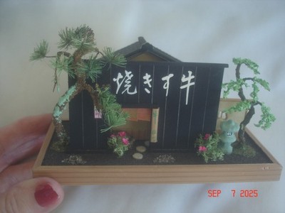 Vtg. 70's MINIATURE JAPANESE TEA HOUSE DIORAMA w/ BONSAI GARDEN HAND CRAFTED