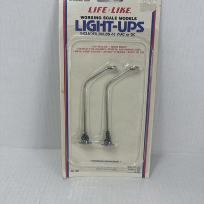 Life-like Ho Scale Light Up Street Post For Train Set Layout Scenery #1504