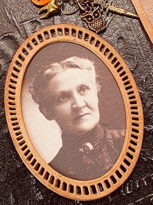 Oval ladder lace portrait frame cutting dies (set of 2)