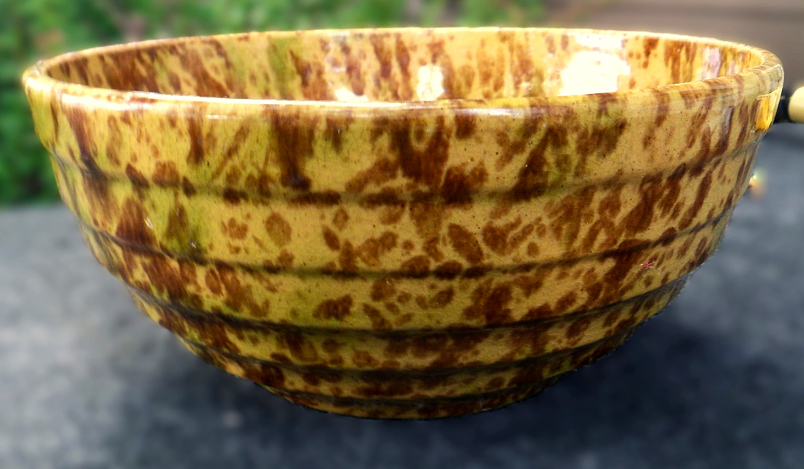 Antique Vintage Stoneware Spongeware Beehive Bowl 8" Diam 4" Tall