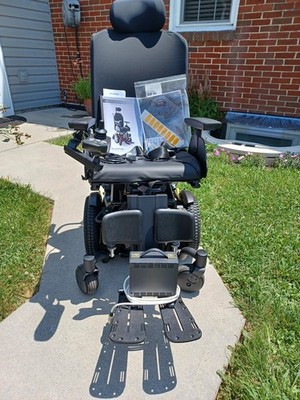 Quantum J4 Power Mobility Chair w/Lift, Tilt, Seat Width adjustment 