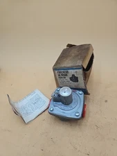 ITT V300J24C169 Gas Pressure Regulator. 1/2" X 1/2". 1 PSI