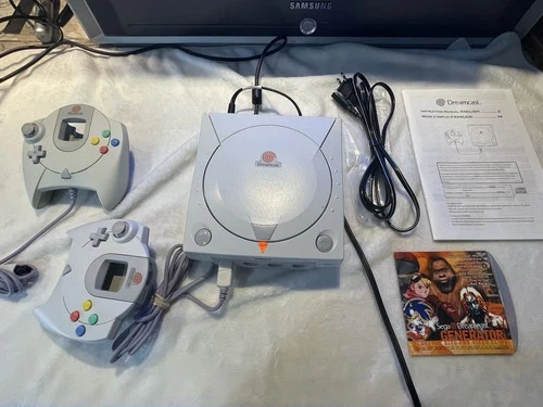 Sega Dreamcast White Console Bundle HKT-3020 w/ Controllers
