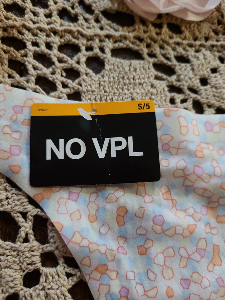 S/5 MAIDENFORM Comfort Devotion Sin VPL SeXy Tanga Puzzle Estampado Panty 40149 Foto 4 de 4