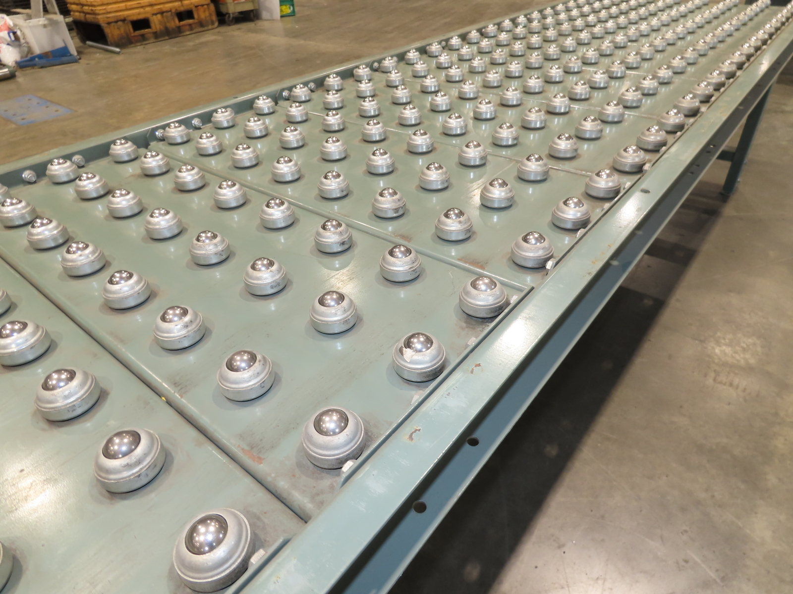 Hytrol 34"x 10' Ball Transfer Conveyor Table 31"BF 4"Centers Adj Height