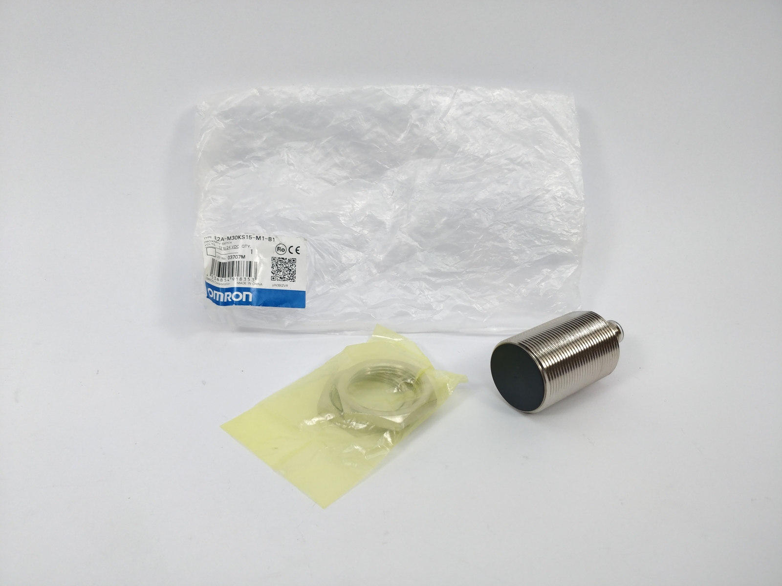 Omron E2A-M30KS15-M1-B1 Proximity Switch
