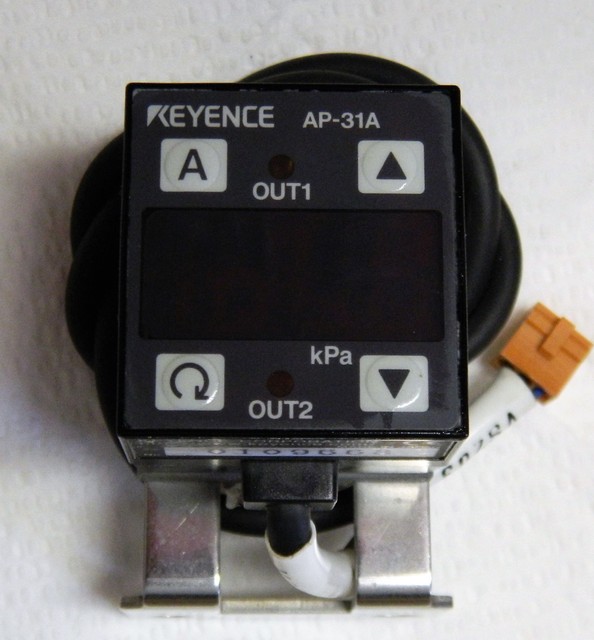 KEYENCE AP31A MAIN UNIT NEGATIVE PRESSURE SENSOR 101.3 KPA SWITCH