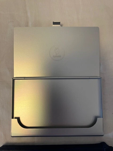 RARO! A.G. SPALDING & BROS x SAAB Portabiglietti da visita in alluminio *NUOVO* - Immagine 3 di 4