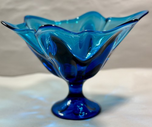L.E. Smith Glass Peacock Blue Footed Compote / Fruit Bowl (#6101) - circa 1967 - Picture 15 of 16