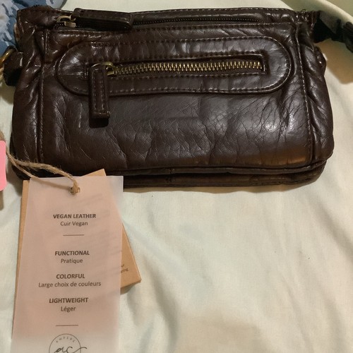 Women’s Brown Crossbody Bag Zip Closure Outer Pockets Gold Hardware Med(B)