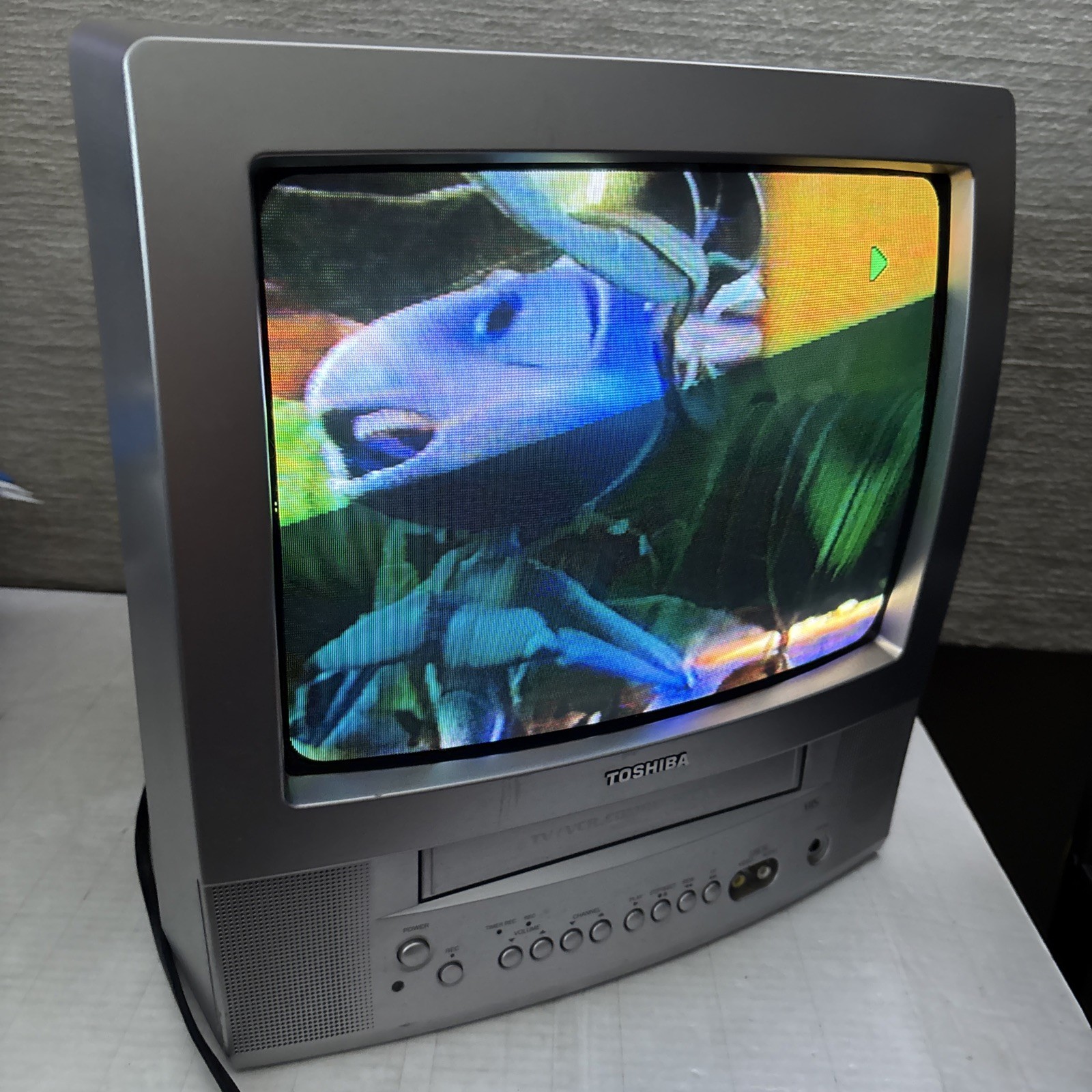 Toshiba MV13P3 13&rdquo; CRT TV VCR Combo Player Silver Retro Ga