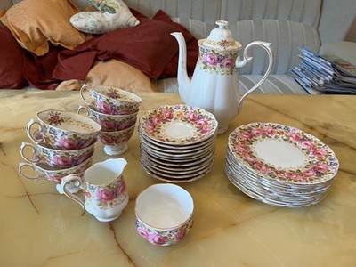 Royal Albert Serena Geschirr  Made in England bone China 30 teilig 