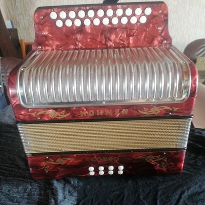 Hohner Akkordeon Corso Neuwertig Rot Baujahr 1956-63 / 73,87,95