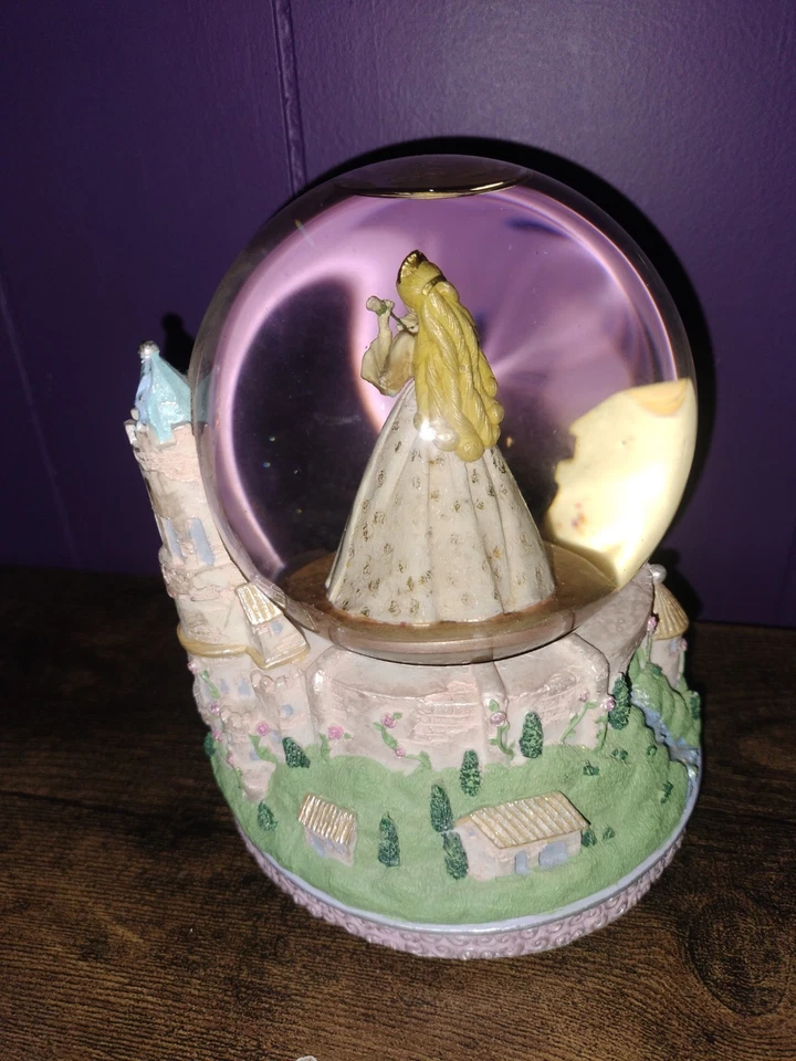 Globo de nieve musical vintage Disney Barbie como Rapunzel años 2000’s. Probado y funcionando Foto 3 de 4