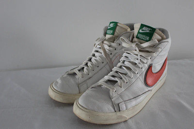 Nike Stranger Things Hawkins High School Größe 43