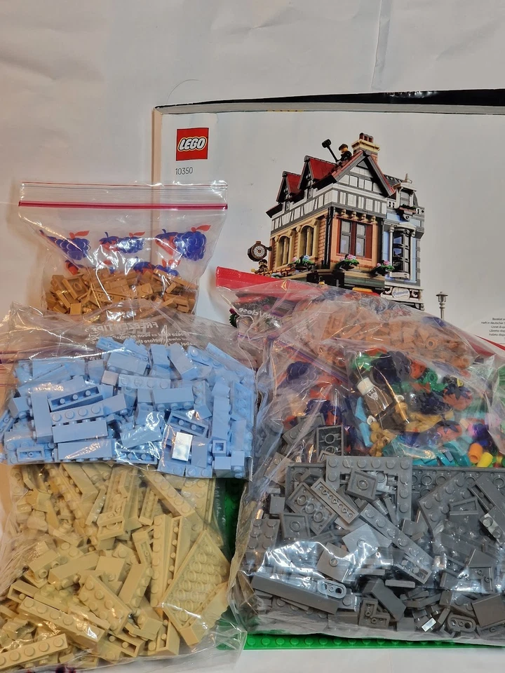 LEGO Modular Buildings 10350 Tudor Corner, photo 1 of 4