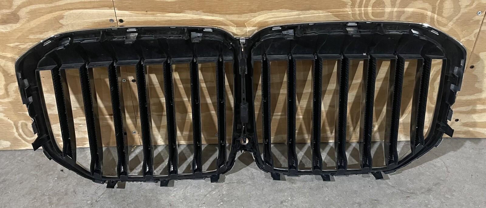 2019-2021 BMW X7 G07 Front Upper Grill Grille Chrome W/ Camera  