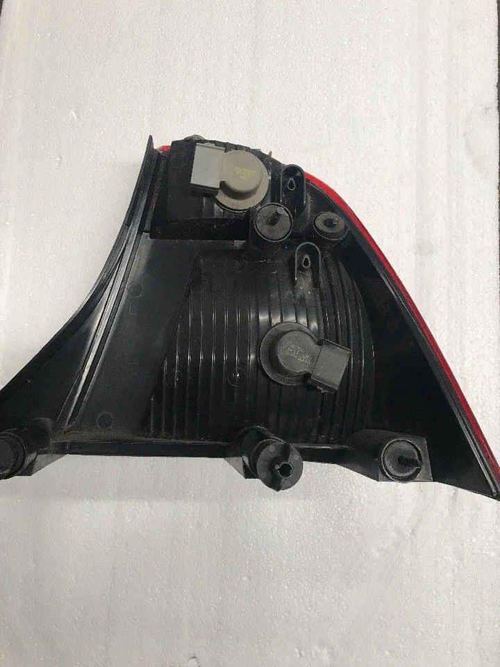Luz trasera lado del conductor TYC 2005-2007 para Ford Focus 11-6094-01 Foto 2 de 4