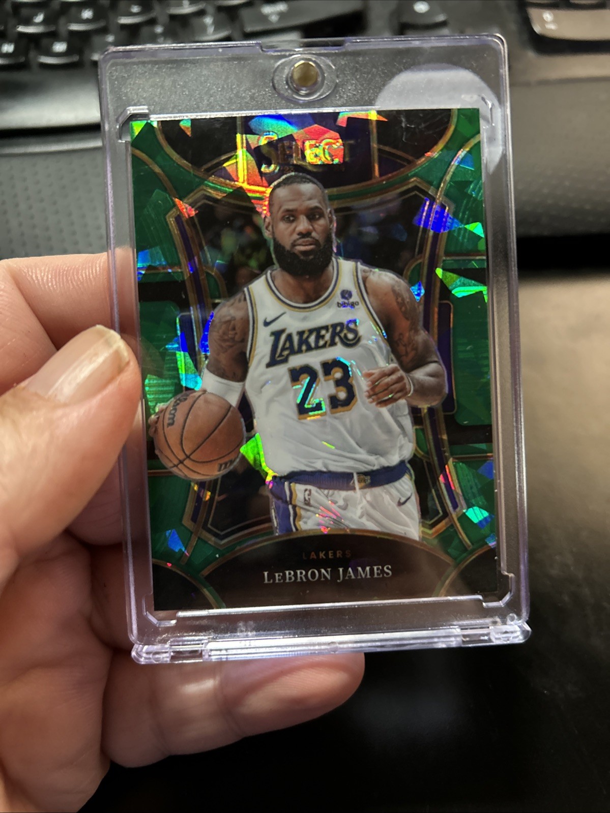 LeBron James 23-24 Panini Select Mezzanine Green Cracked Ice #335