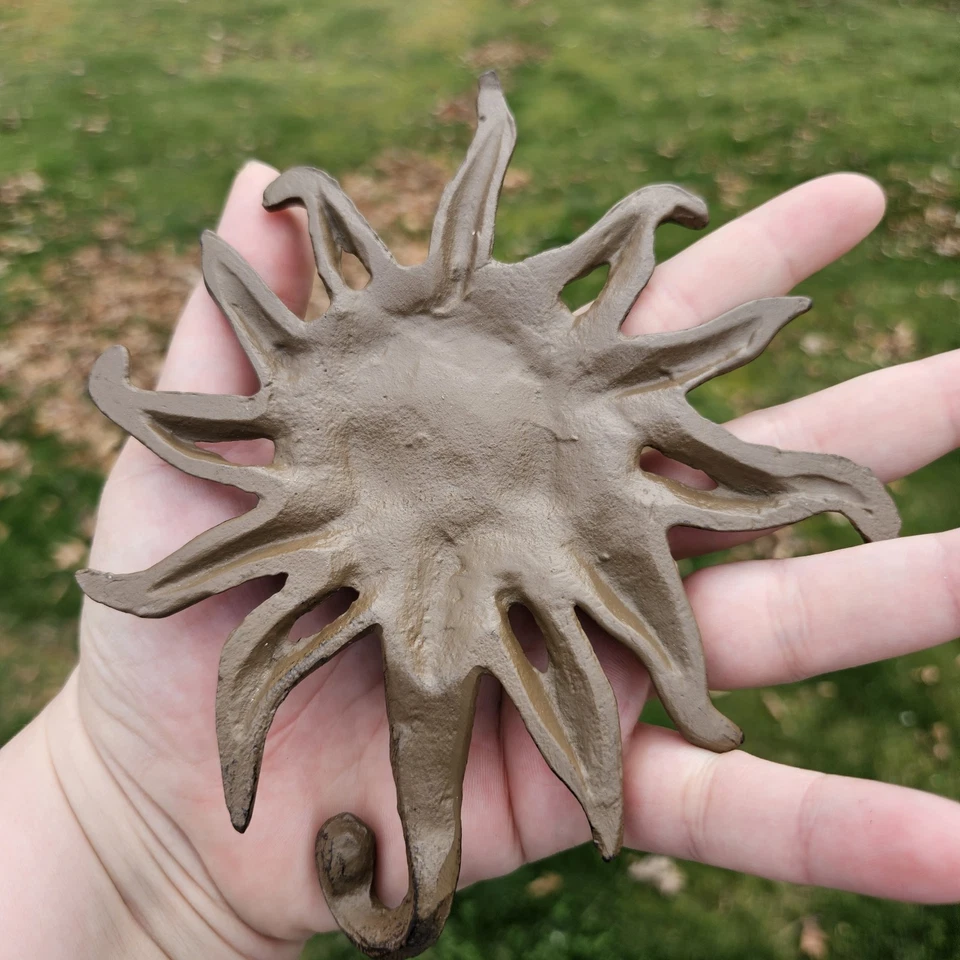 Juego de 2 ganchos para abrigo de hierro fundido Celestial Sun Foto 3 de 4