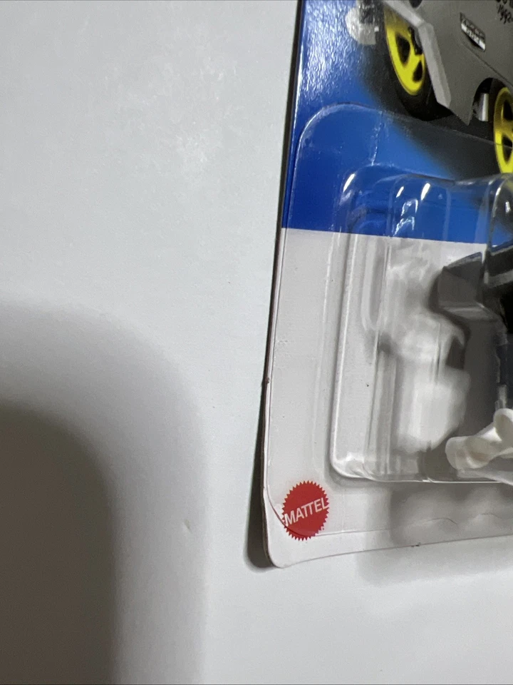 2023 Hot Wheels Walmart #4 Zamac #49 Surf's Up-Moon Eyes 2/5 KOOL KOMBI Zamac - Image 3 of 4