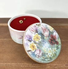 1993 Ardleigh Elliott Lena Liu Tulip Ensemble Floral Trinket Music Box 73553