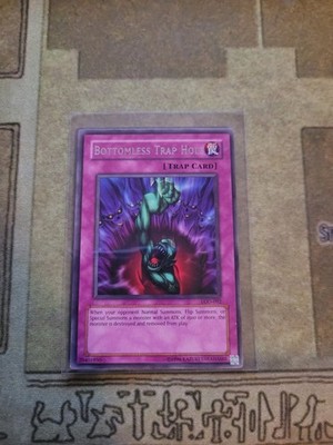 YUGIOH BOTTOMLESS TRAP HOLE LOD-092 RARE UNLIMITED ED VLP 1996