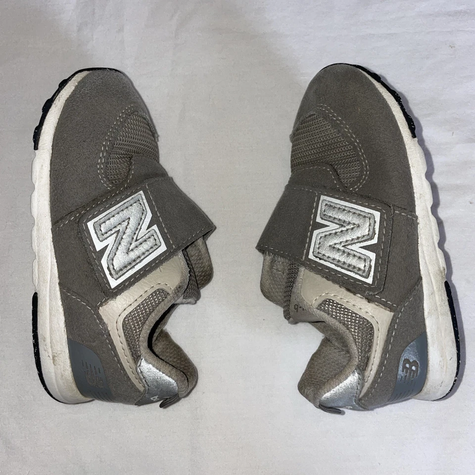New Balance 574 Zapatos de Bebé Talla 7.5C Niño Pequeño Nuevo B Gancho Lazo NW574GR Foto 2 de 4
