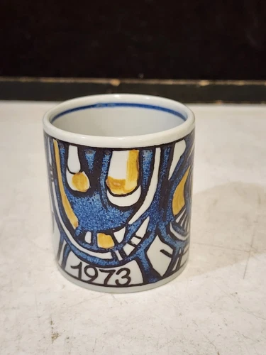 3" Royal Copenhagen 1973 Annual Mug Small Blue White Fajance Denmark