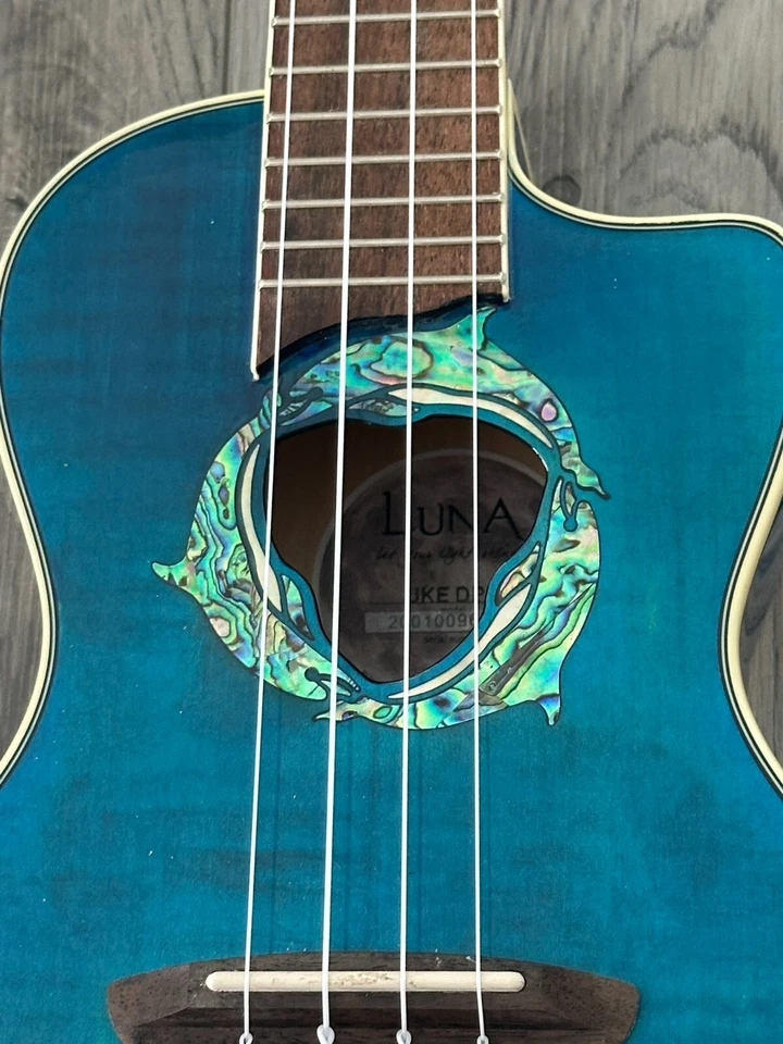 Luna Dolphin Ukulele Blue with electronics and gig bag - Image 3 of 4
