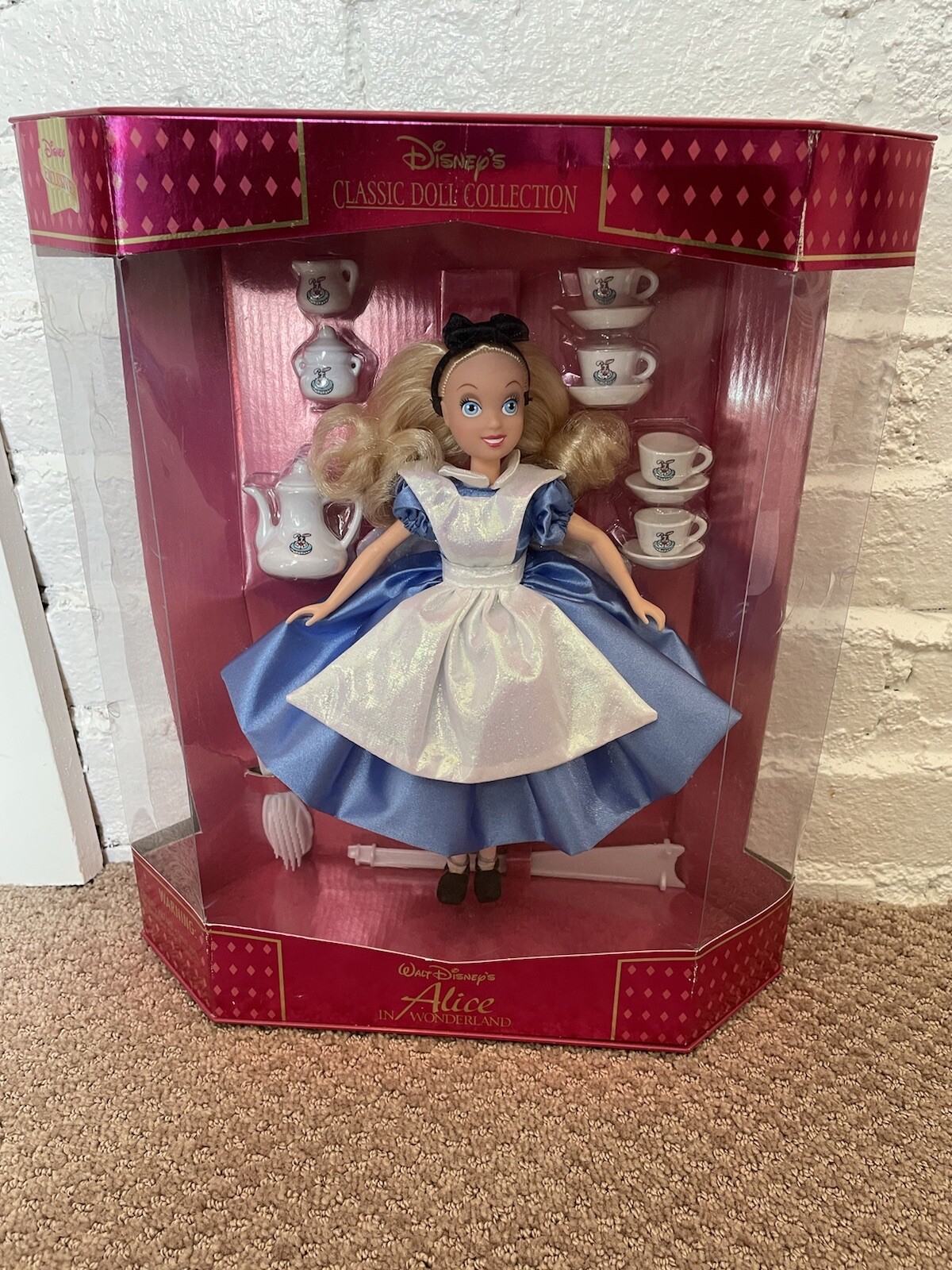 Disney&rsquo;s Alice In Wonderland Doll With Tea Set. NIP. Class
